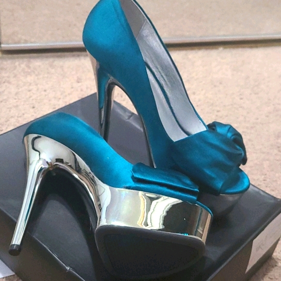 Wild Pair Heels - Picture 3 of 3